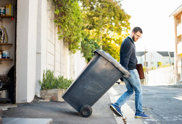 Best Retail Junk Removal  in East Farmingdale, NY